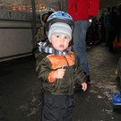 Matteo _21 Monate_ aus R__this blieb vorsichtshalber noch bei den Skiern.JPG