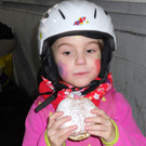 Pia _4_ aus Gisingen schmeckte der Gratis-Krapfen.JPG