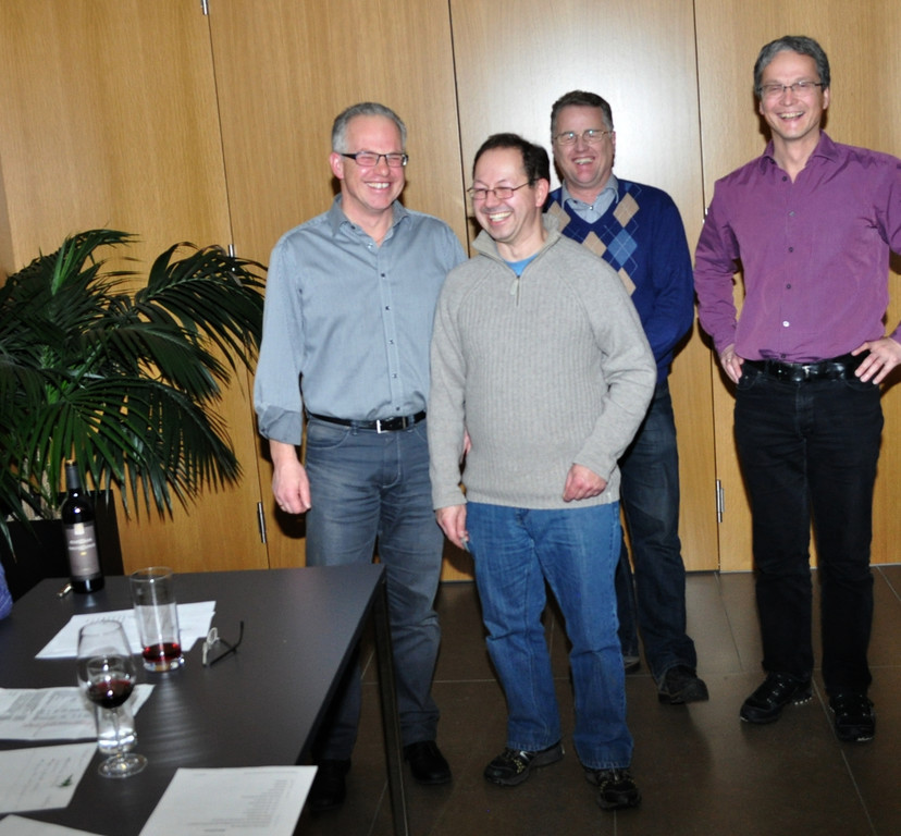 DSC_7336 vlnr Obmann Reinhard Kopf mit Neumitgliedern Herbert Ender und Gerald Riner_ ObmStv Peter Giesinger_JPG-1360167132