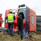 S1: Sattelzug stürzte bei Unfall am Knoten Vösendorf um