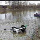 Wien-Simmering: Pkw von der Feuerwehr aus dem Donaukanal geborgen