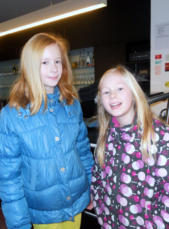 12 Eva _10_ und Lisa _9_ aus Feldkirch waren zum ersten Mal im Kinderkino.JPG