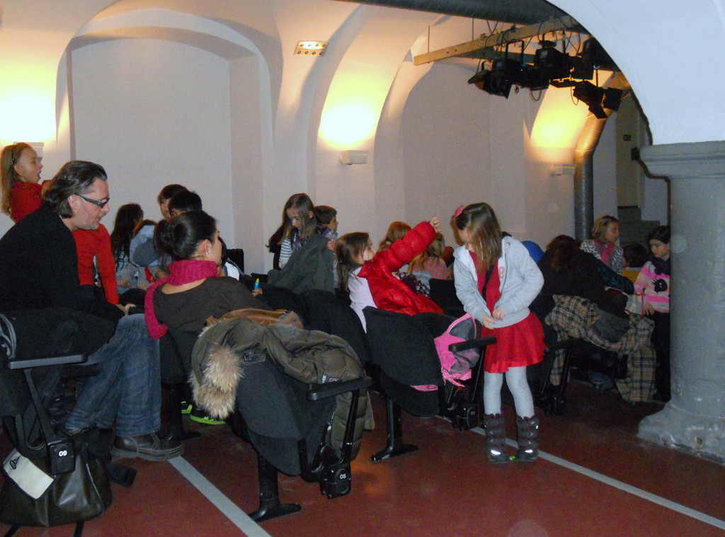 18 Die Kinovorstellung ist zu Ende.JPG