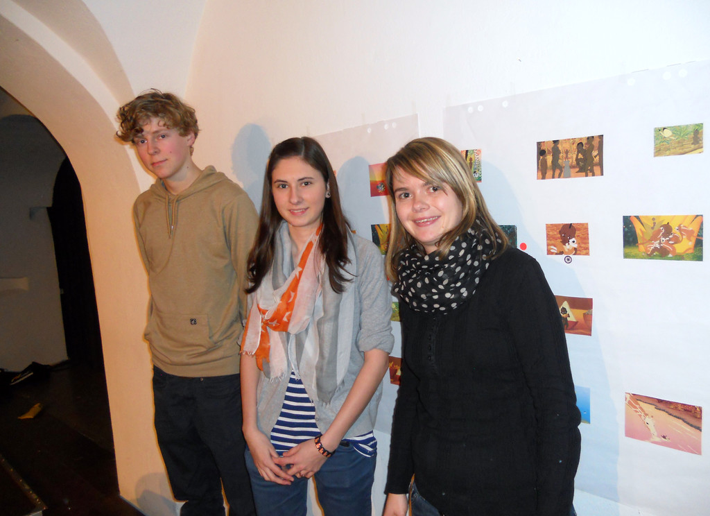 29 Jugendservice-Mitarbeiterin Martina Gallaun zwischen Zivildiener Peter und Lehrling Jasmine.JPG