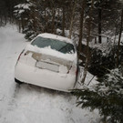 Fahrzeugbergung im Bezirk Neunkirchen: Pkw prallte gegen Baum