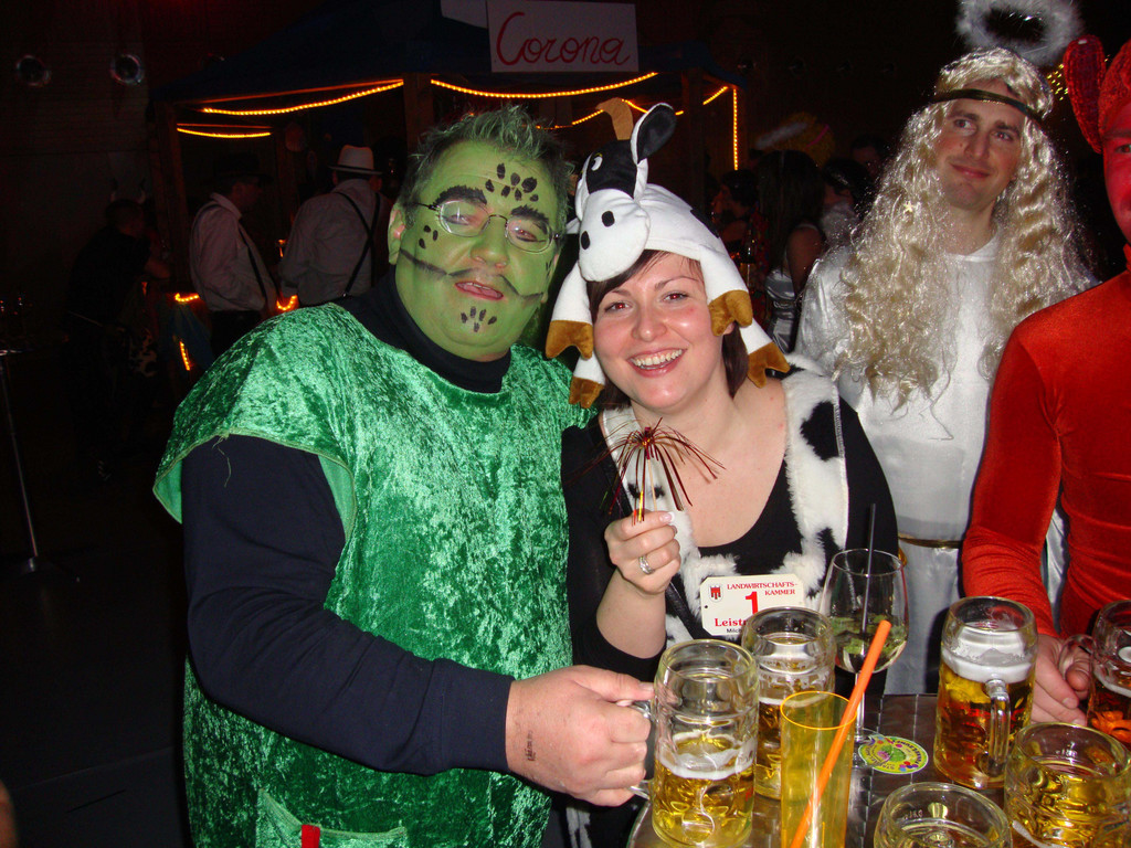 Froschk__nig Willi M__ller mit LK Vertreterin Iris Witwer_jpg-1360511946