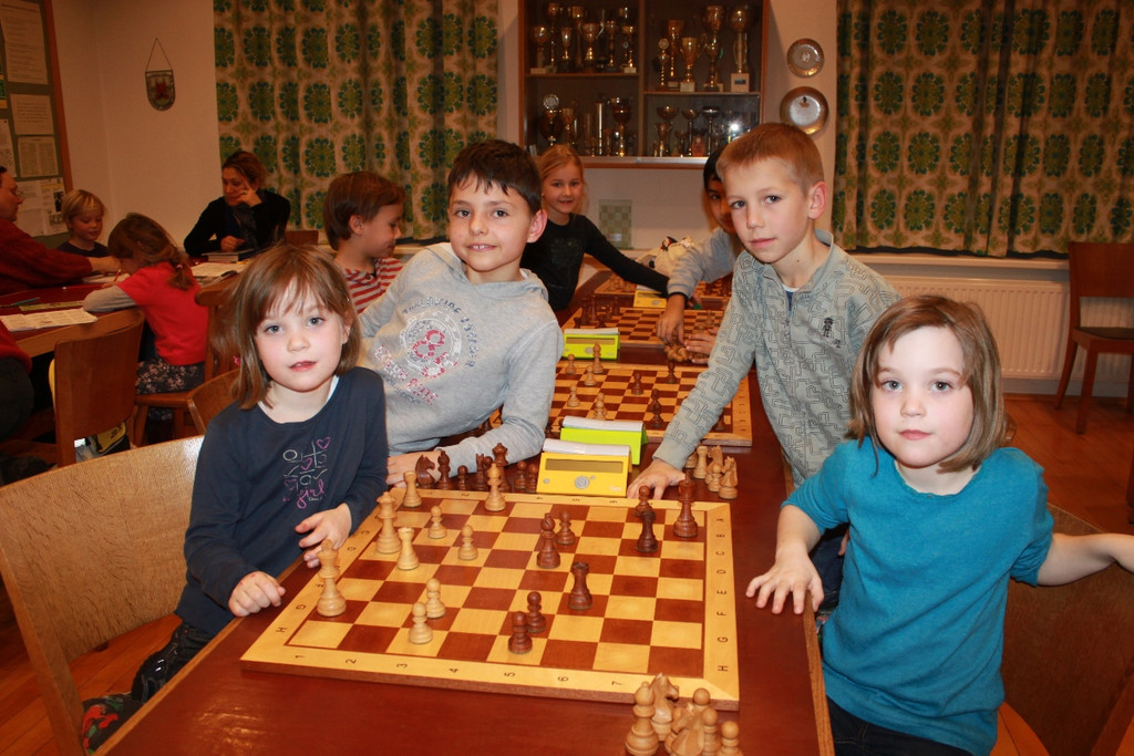 Schach Nachwuchskurs KLEIN 2013 _1__jpg-1360750686