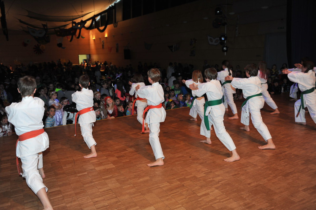 KinderfaschingMaeder168.JPG