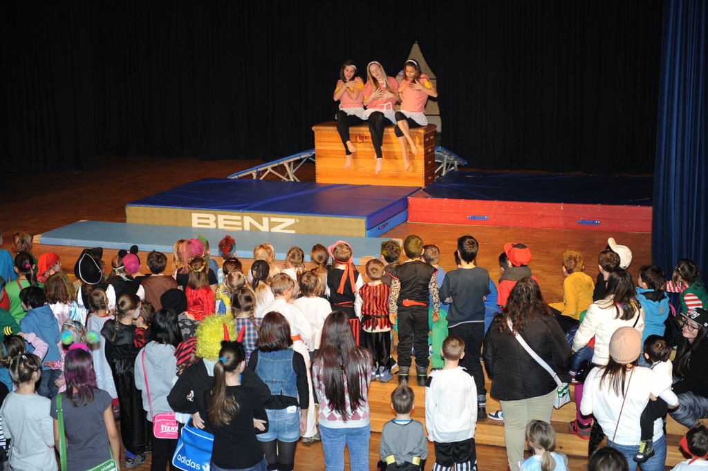 KinderfaschingMaeder210.JPG