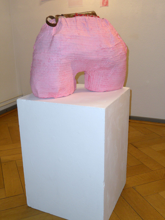 05 Installation Aunt Azemas Traveling Bag von Lana Jonuzi.JPG