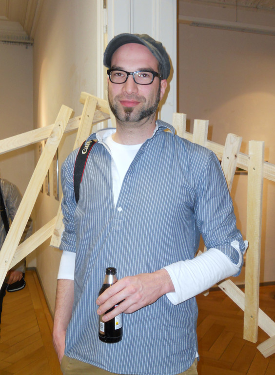 18 Tobias Maximilian Schnell vor seiner Installation HUPF.JPG