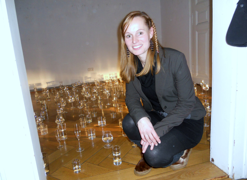 33 Kirsten Helfrich und ihre Installation Ebbe.JPG