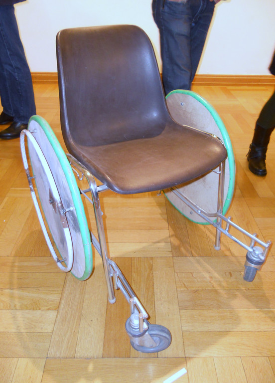 01 Hausgemachter Rollstuhl von G__tz Bury.JPG