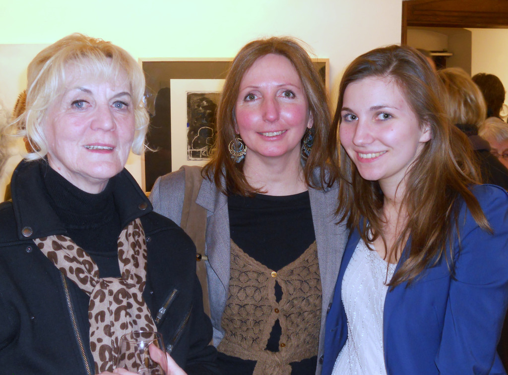 12 K__nstlerin Hildegard Unterweger mit ARTelier-Leiterinnen Ch_ Lingg und Constanze Wagner.JPG