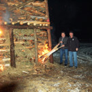 Bgm. Harald Witwer und Obmann Klemens Tschann (li) entzünden den Funken 2013.
