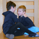 15 Ramon und Luca auf dem Riesenstuhl.JPG