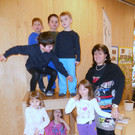 22 Leiterin Renate Hirschauer mit ihrer Kinderschar.JPG