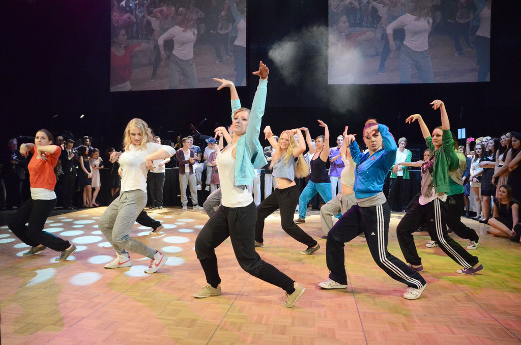 Ball08_jpg-1361467471