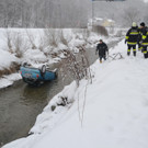 Pkw überschlägt sich auf der B55 in Bad Schönau in den Bach