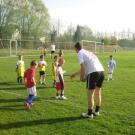 150409 Noah Fussball erstes Mal Rasen 040.jpg