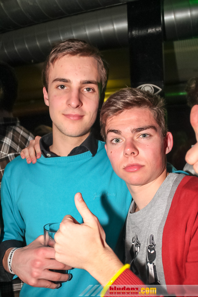 12663388.jpg