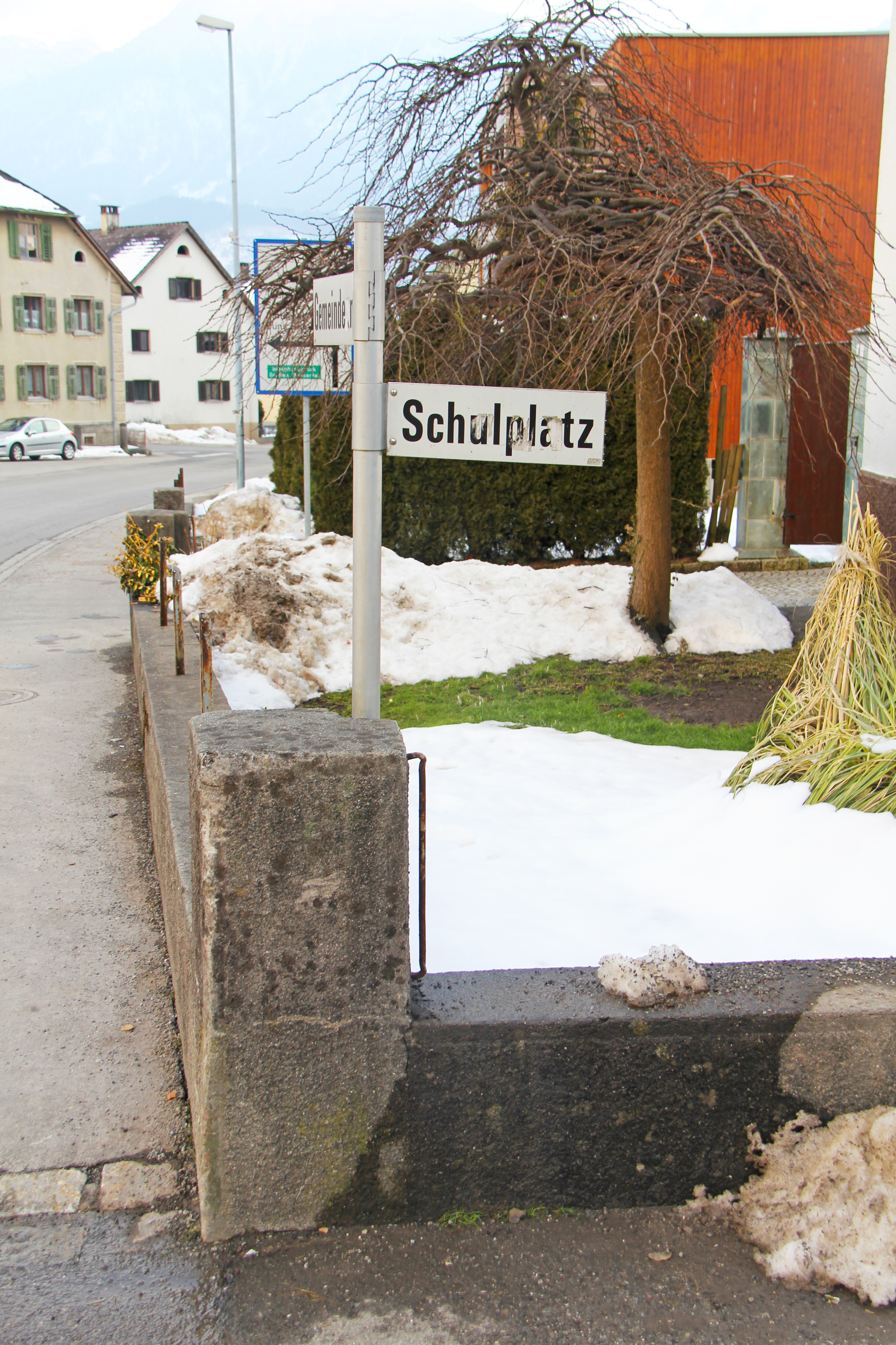 Schulplatz1_JPG-1362337811