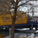 Klein-Lkw rollt in Wien-Leopoldstadt rückwärts in einen Teich