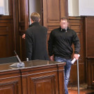 Hakenkreuz-Tattoo: 20-Jähriger vor Gericht