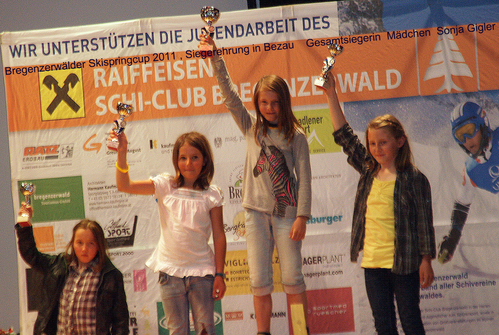 Bregenzerw__lder Skispringcup  2011   Siegerin  bei den M__dchen  Sonja  Gigler.jpg
