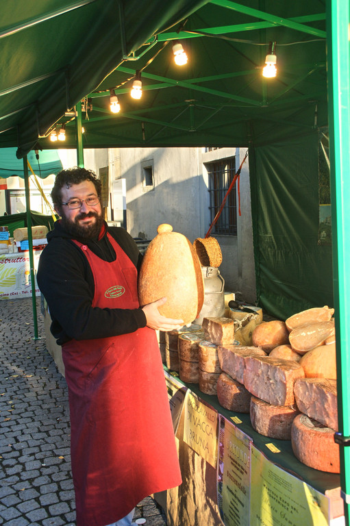Italienischer Markt Oktober 2012 K__se_jpg-1362984173