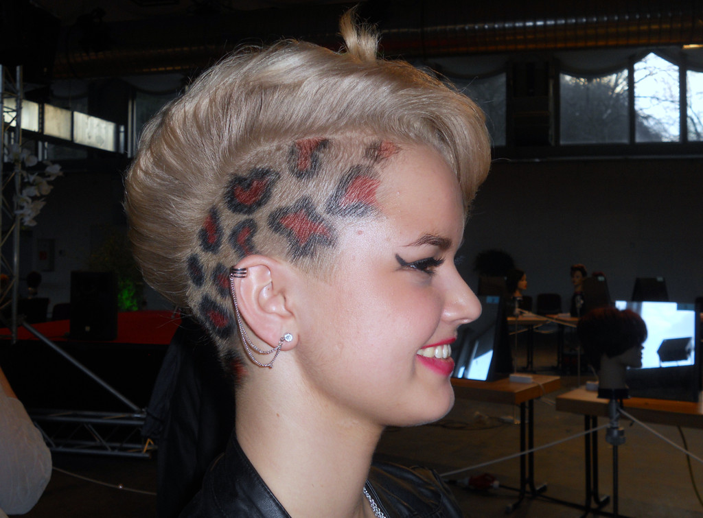 Haarwerk 2 129 Modell Sarah.JPG