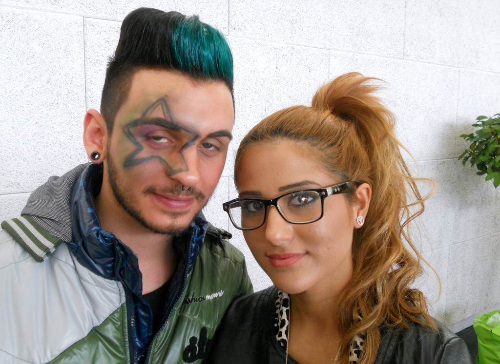 Haarwerk 106 Herrenmodell Benjamin Sibel mit Kollegin.JPG