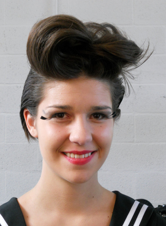 Haarwerk 2 010 Modell Nina Metzler.JPG