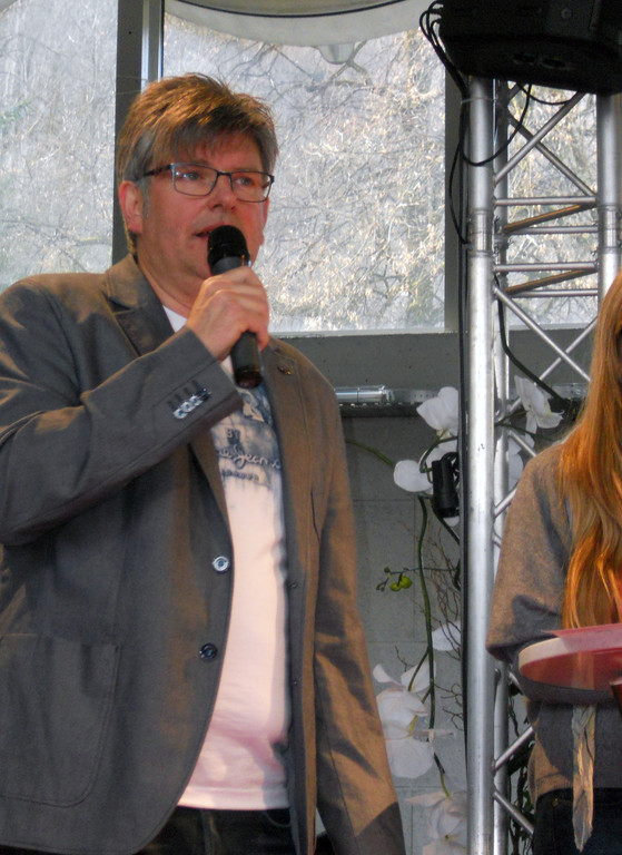 05 Moderator Martin Strolz von der Akademie der Friseurkunst Vorarlberg.JPG