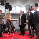 07 Moderator Martin Strolz mit der Fachjury.JPG