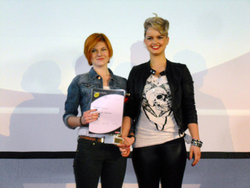 15  Siegerin Erstes Lehrjahr Damen Laura Moric Fris__r Andrea H__chst.JPG