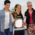 33 GesamtsiegerinZweites Lehrjahr Jacqueline Vigl Hairdesign Metzler Egg mit ihren Frisurmodellen.JPG