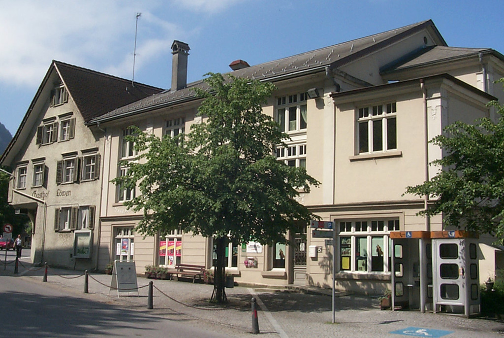 Althaus22Loewen-alt_jpg-1363274702