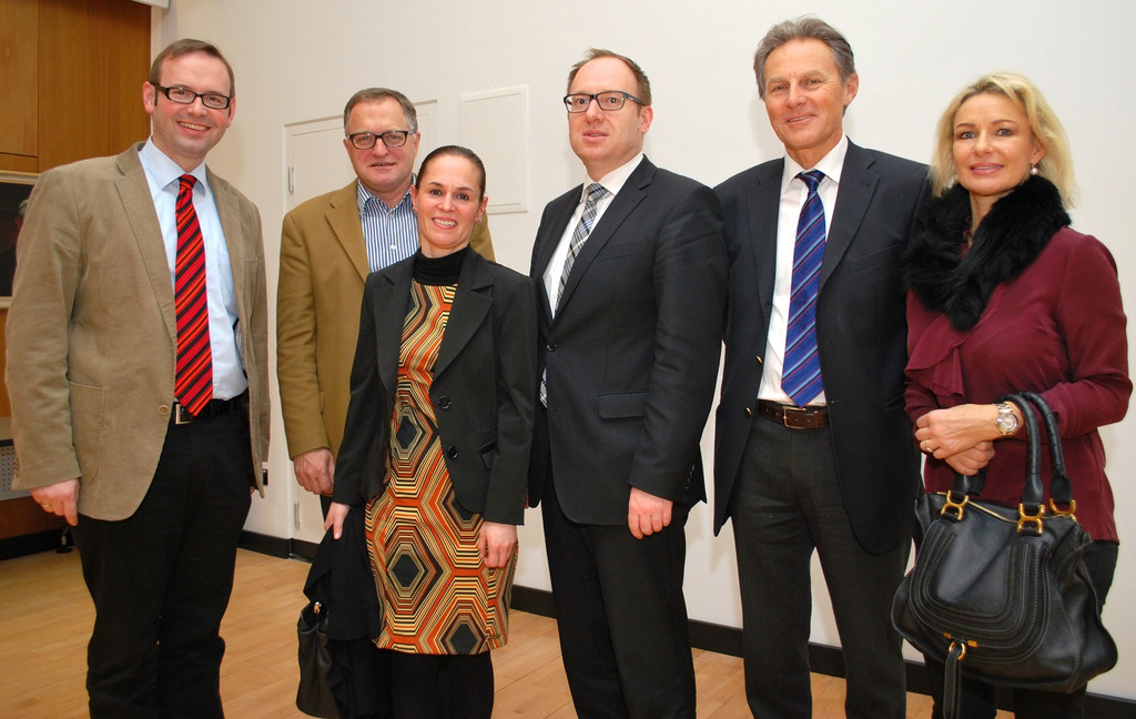 DSC_0034-1-Bei der Premiere mit dabei - Daniel Steinhofer_ Ulrich Herburger_ Beate Fischer_ Gernot Erne_ Wolfgang und Gerti .jpg