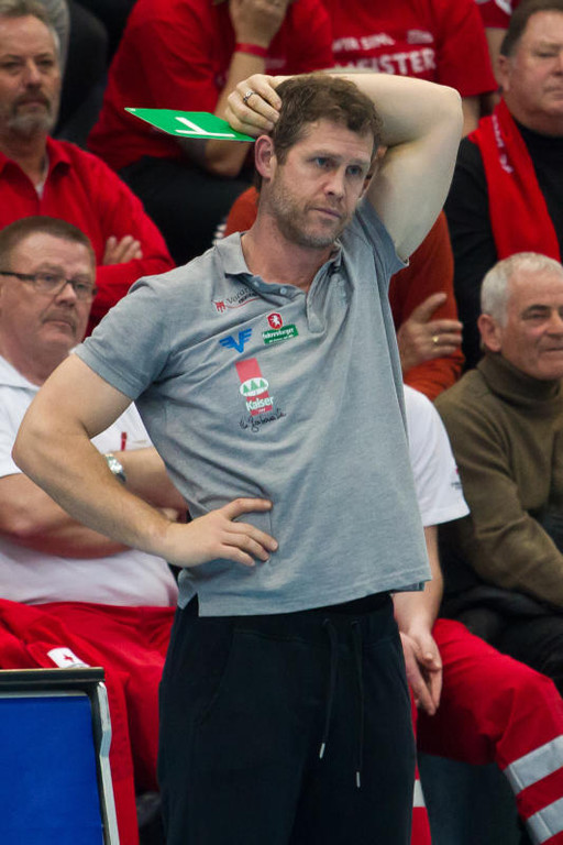 file698ku7q2fxi1925tvnr2_jpg-1363473211