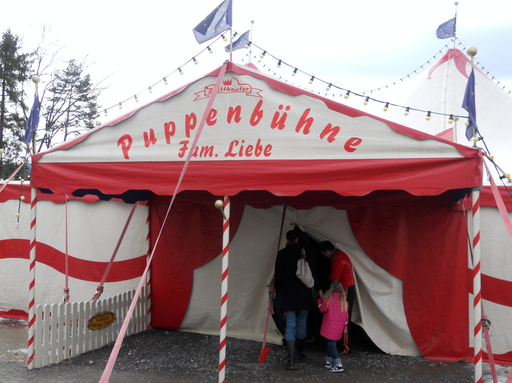 01 Kasperle-Zelt.JPG