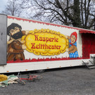 02 Wohnwagen des Kasperlezelttheaters.JPG