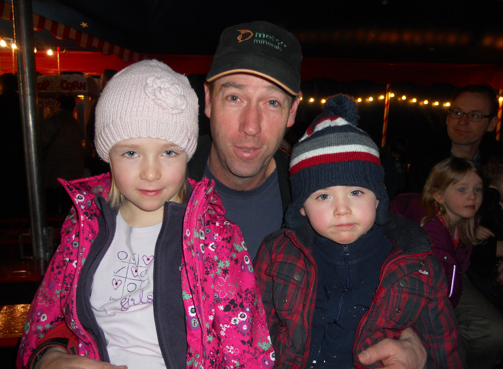 49 Sophia _6_ und Alex _3_ mit Papa.JPG