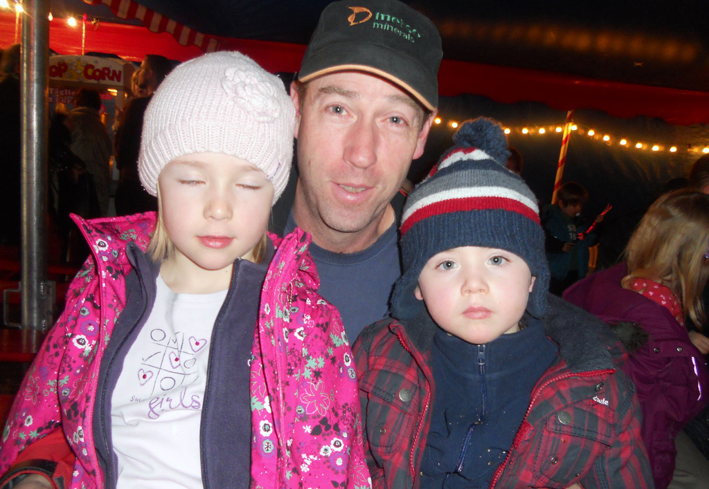 50 Sophia _6_ und Alex _3_ und ihr Papa.JPG