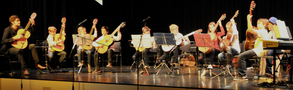 13 03 Gitarrenensemble_jpg-1363690855