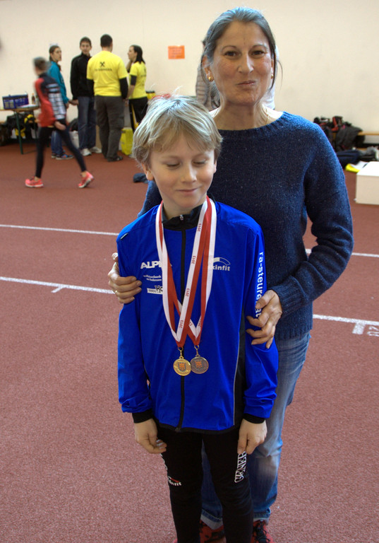 16_03_2013 VLV Hallenmeisterschaft  Dornbirn  Steurer   Betreuung 1 stolze Mama .jpg