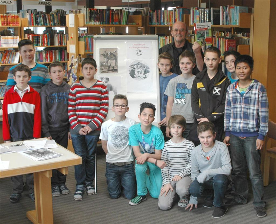 Mittelschule H__rbranz Lehrer lesen Sch__lern vor 6 _Large__jpg-1364037928