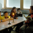 Mittelschule H__rbranz Lehrer lesen Sch__lern vor 4 _Large__jpg-1364038026