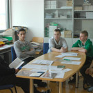 Mittelschule H__rbranz Lehrer lesen Sch__lern vor 5 _Large__jpg-1364038028
