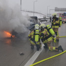 S1: Fahrzeugbrand und Verkehrsunfall mit Kindern